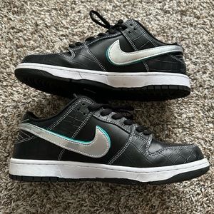 Nike dunk low diamond supply Co.